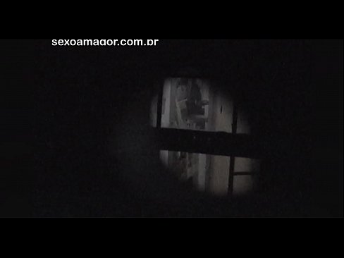 ❤️ Blondinko na skrivaj snema voajer iz soseske, skrit za votlimi opekami ❤️❌ Fucking video pri nas ❌❤