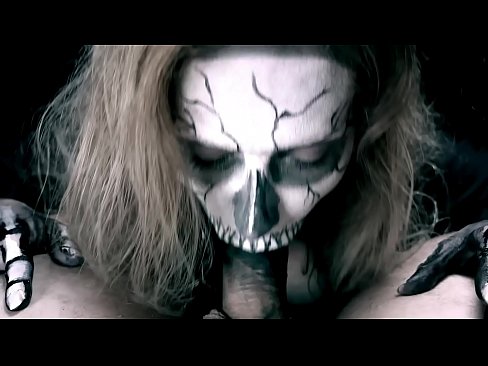 ❤️ Demonsko dekle sesa kurca s svojimi črnimi usti in pogoltne spermo. ❤️❌ Fucking video pri nas ❌❤
