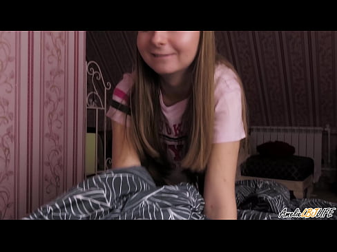 ❤️ Blondinka globoko sesa svojega prijatelja in dobi spermo v usta ❤️❌ Fucking video pri nas ❌❤